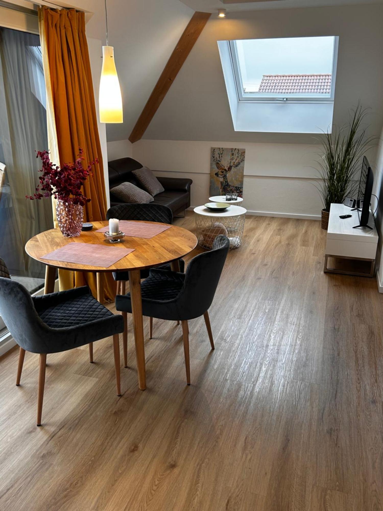 Terralpin Apartments - Charmante Dg Wohnung Mit Balkon 브룩뮐 외부 사진